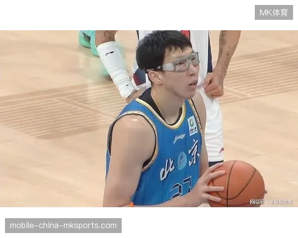 周琦凭借场均9.1个篮板的护框表现，时隔五年再度斩获月度最佳球员统治CBA内线